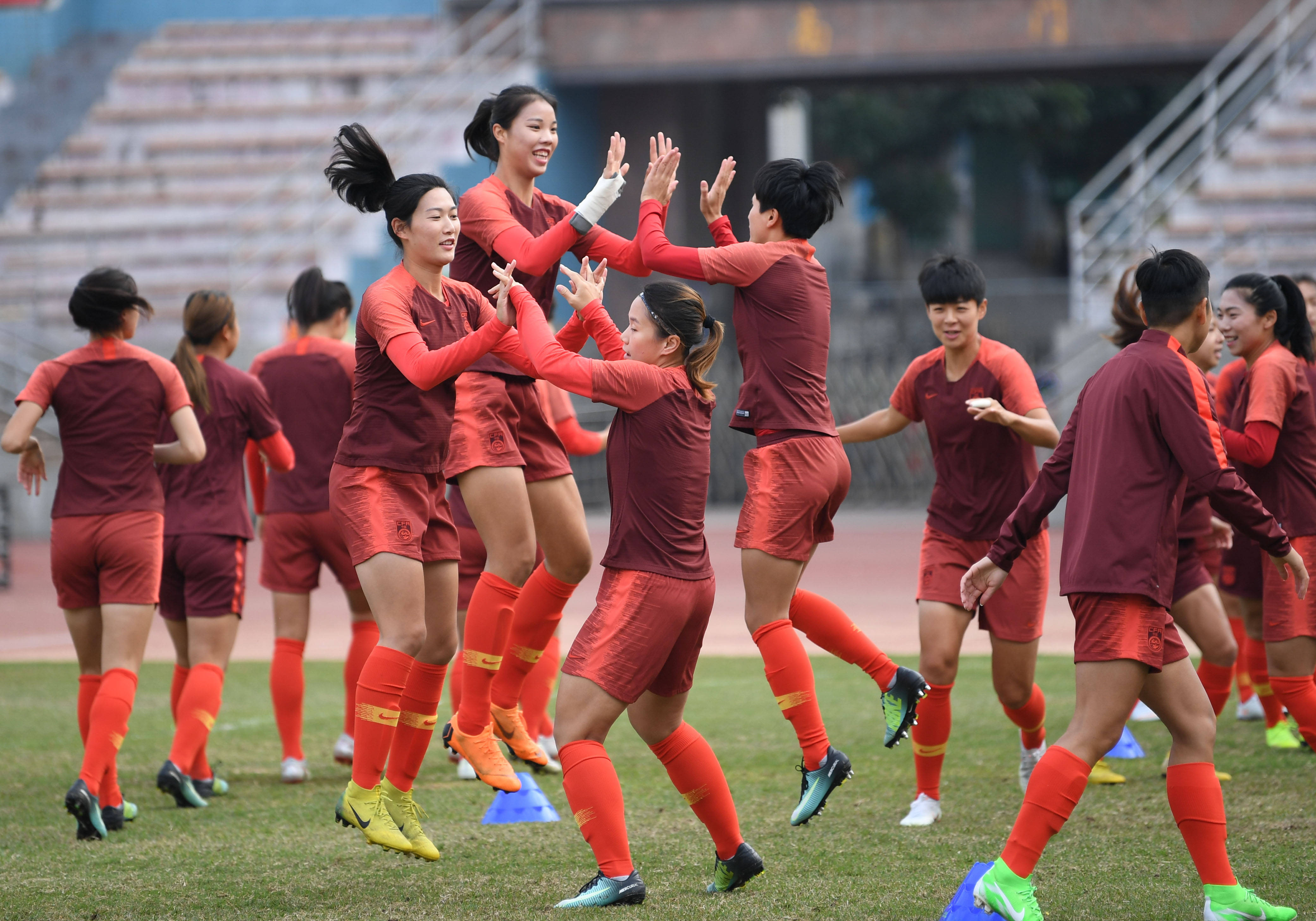 女足备战步伐坚定，球队氛围积极