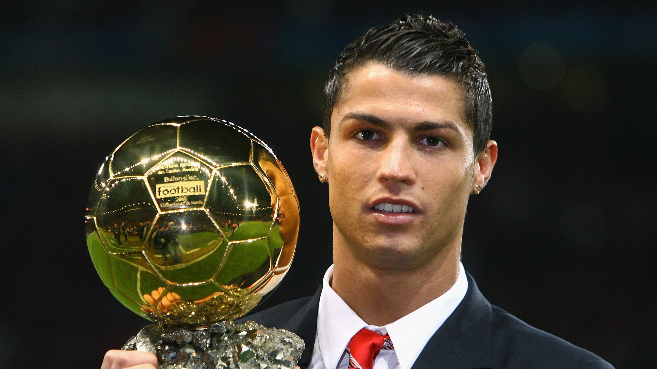 辛纳赛点兑现，山东泰山淘汰切尔西晋级四强，主帅激动落泪