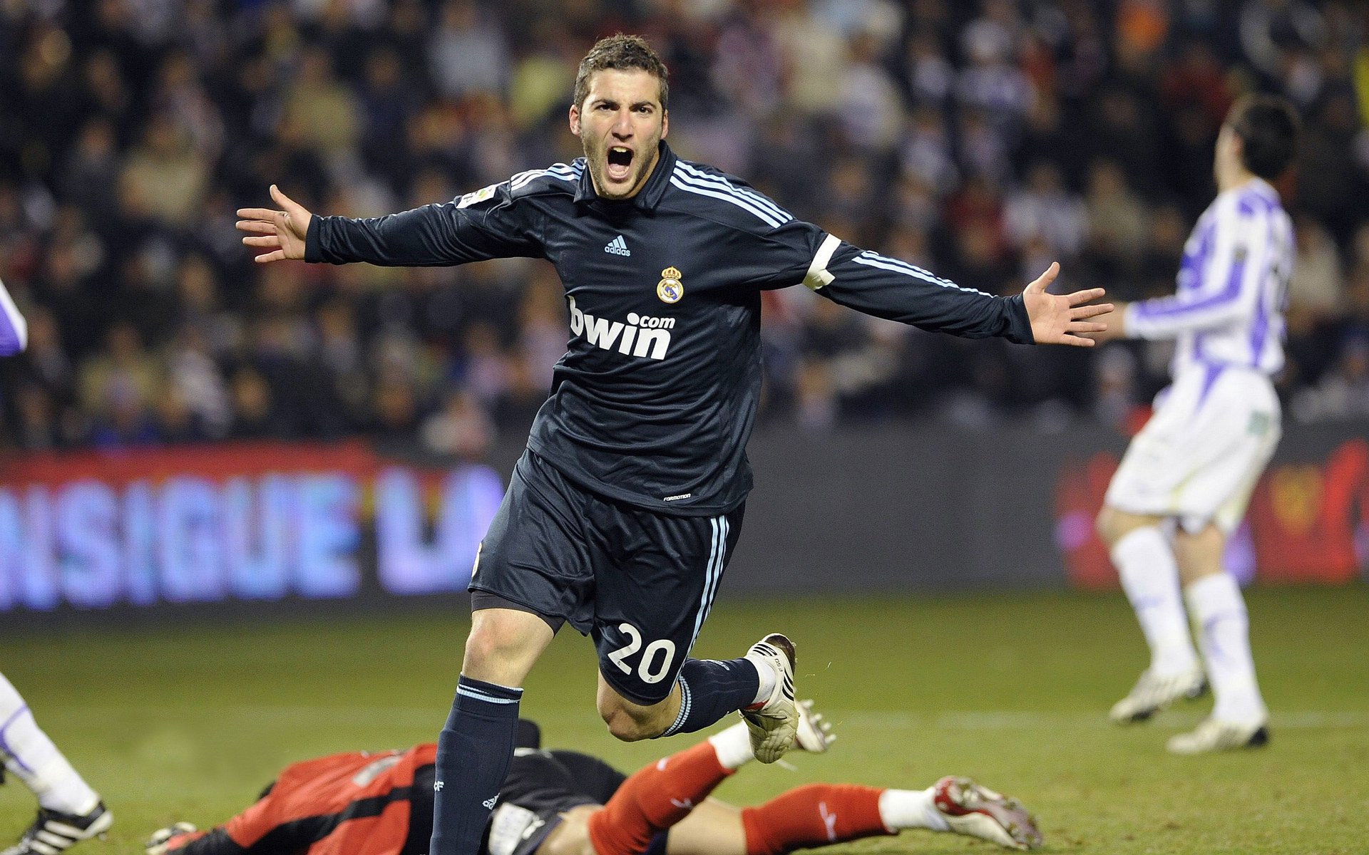 Ming回归赛场，连败首场状态亮眼，美国队观众沸腾！